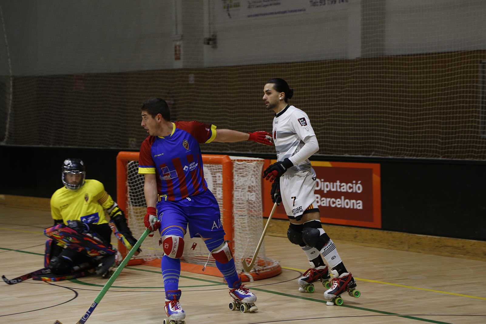 Partit d'hoquei masculí sobre patins al partit de lliga UE Sant Cugat-Almeda. FOTO: Anna Bassa