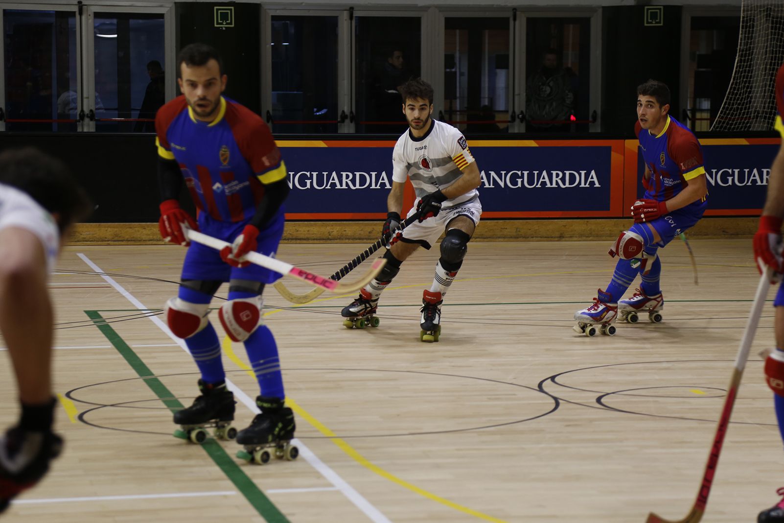 Partit d'hoquei masculí sobre patins al partit de lliga UE Sant Cugat-Almeda. FOTO: Anna Bassa
