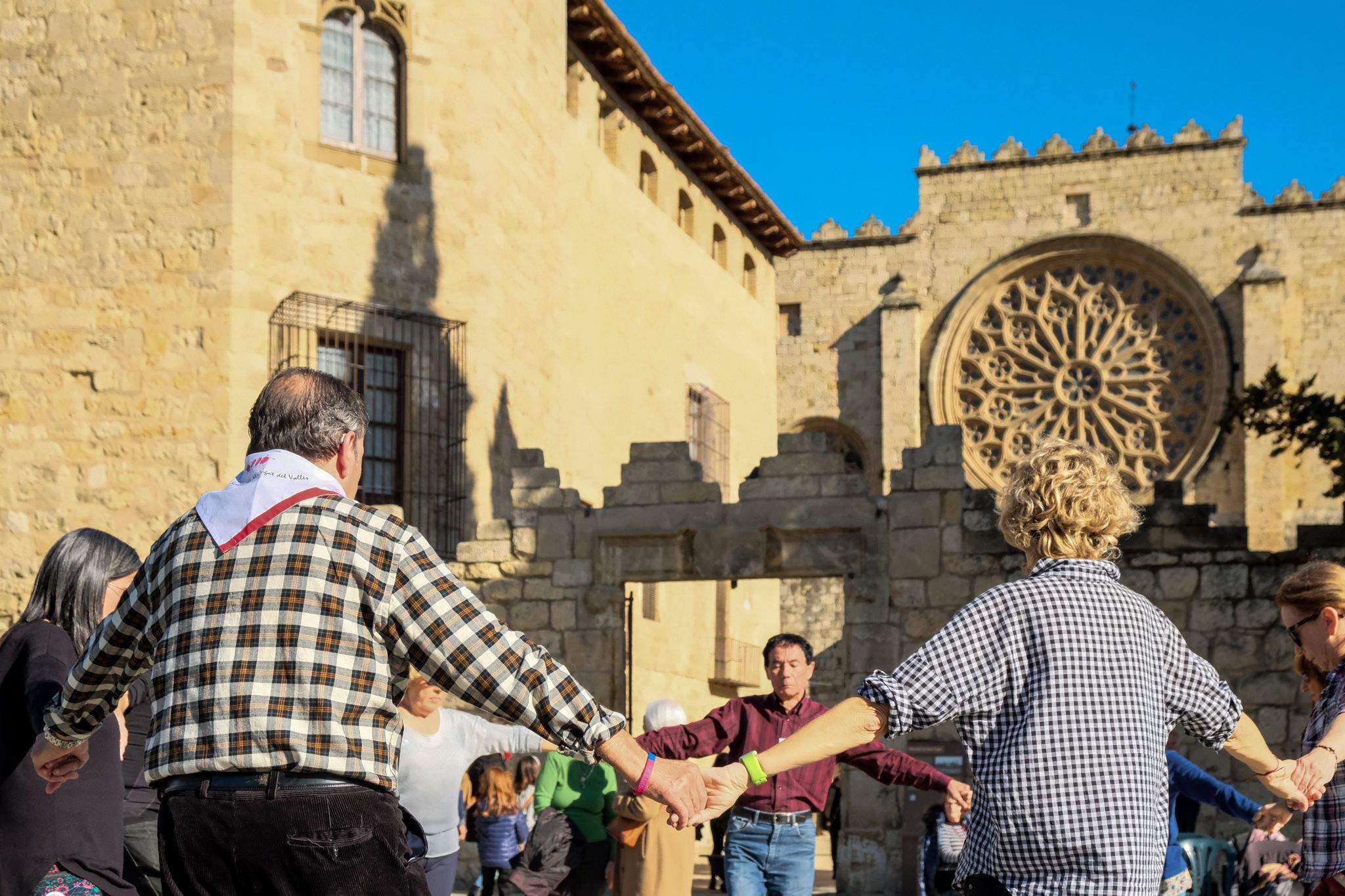 Ballada de sardanes a la plaça Octavià. FOTO: Ale Gómez