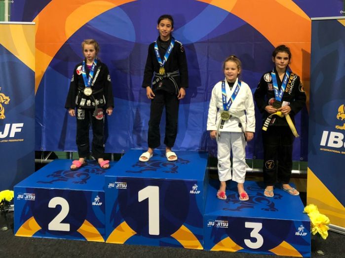 Alejandra Boixader, a l'esglaó més alt del podi en la primera edició de l'European Kids IBJJF Championship de Jiu-Jitsu. FOTO: Cedida
