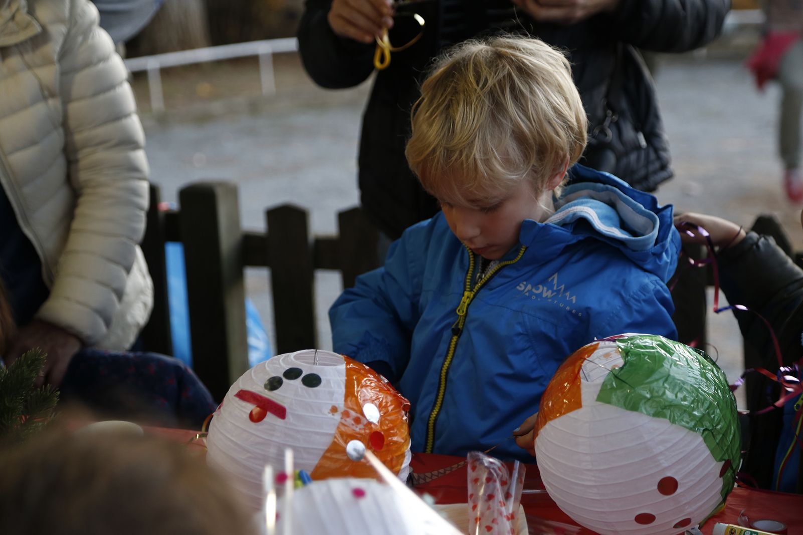 Tallers a l'encesa de llums de l'arbre de nadal. FOTO: Anna Bassa