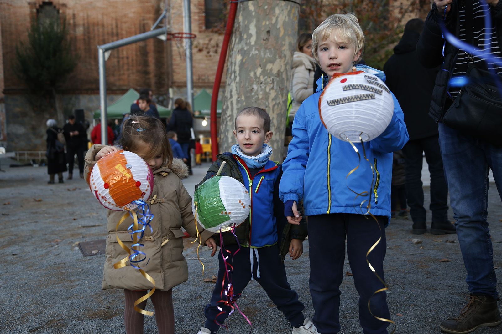 Tallers a l'encesa de llums de l'arbre de nadal. FOTO: Anna Bassa
