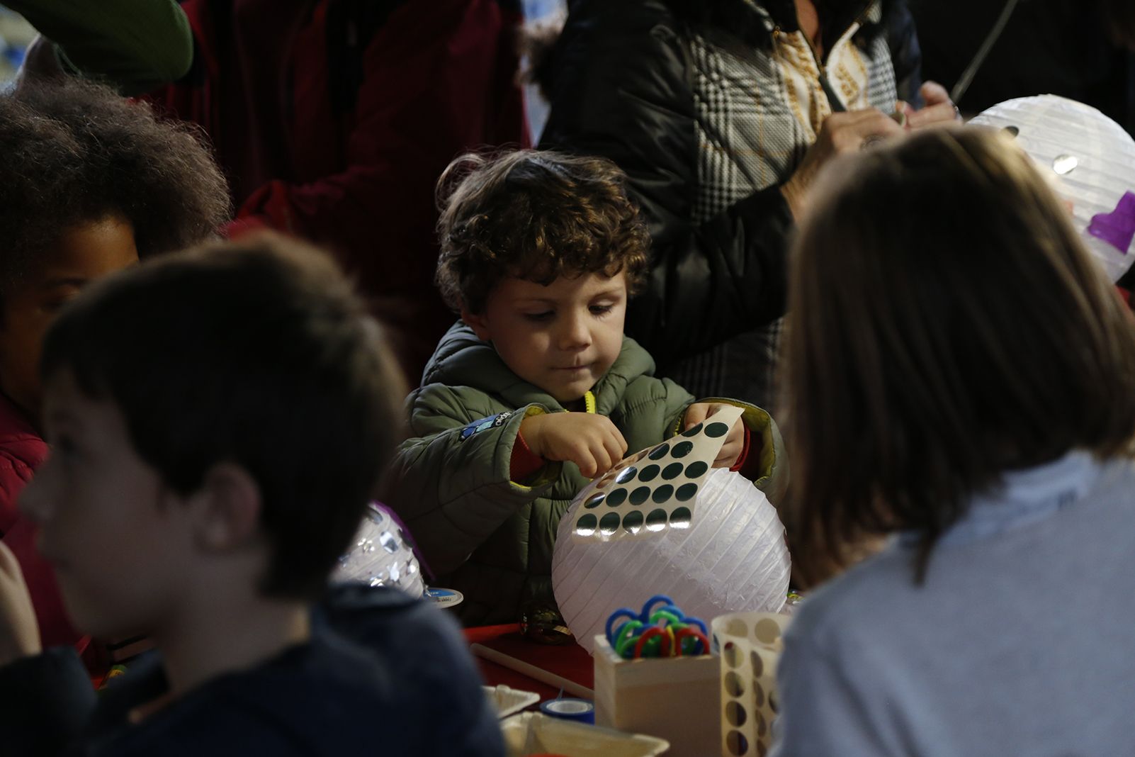 Tallers a l'encesa de llums de l'arbre de nadal. FOTO: Anna Bassa