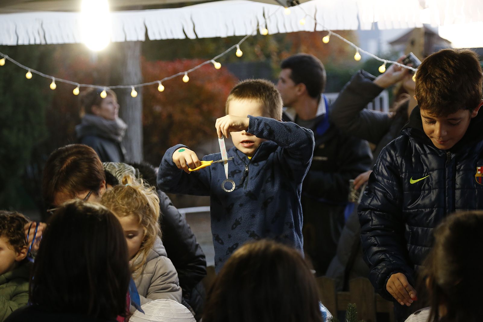 Tallers a l'encesa de llums de l'arbre de nadal. FOTO: Anna Bassa