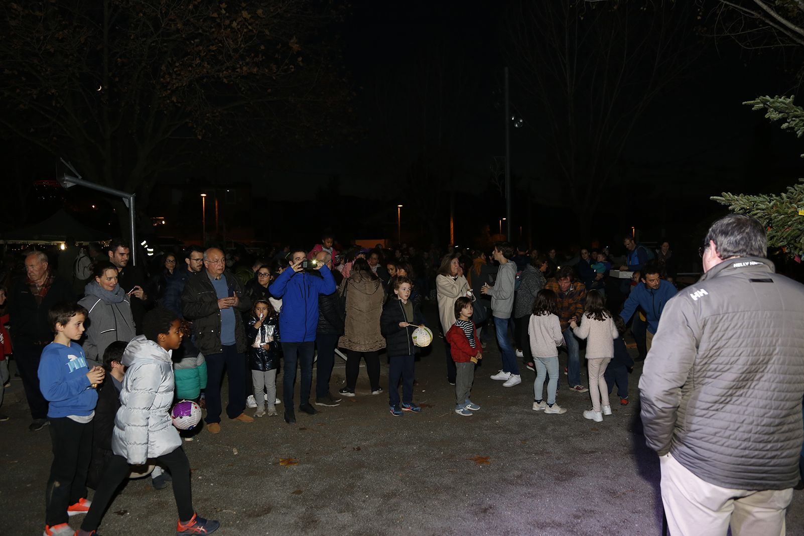 Encesa de llums de l'arbe de nadal de Valldoreix. FOTO: Anna Bassa