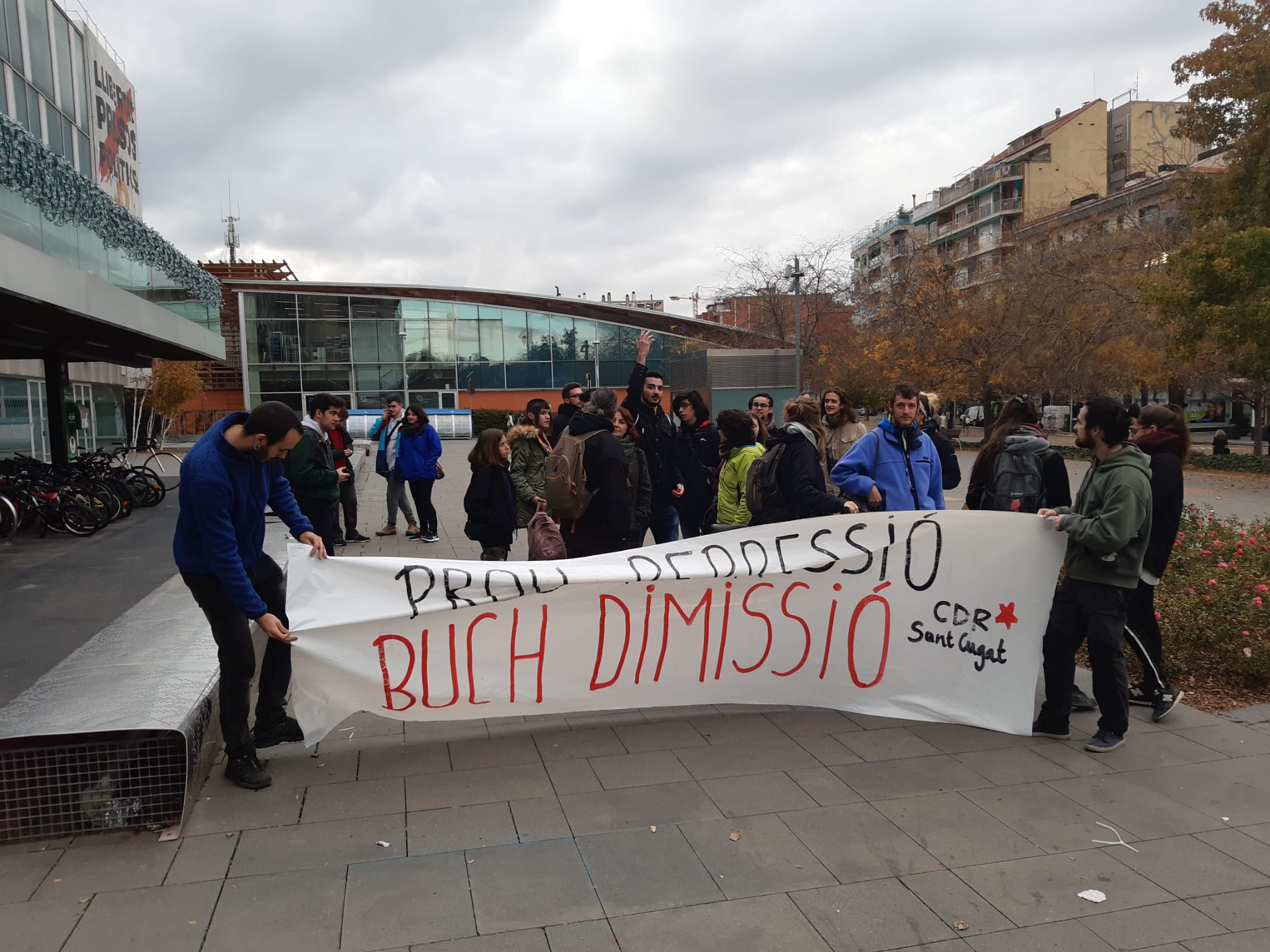 Manifestació contra el conseller d'Interior, Miquel Buch. FOTO: Ferran Mitjà