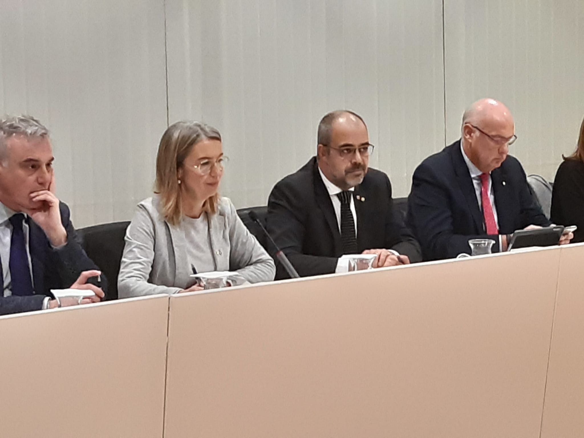 L'alcaldessa Mireia Ingla i el conseller Buch, al centre, i el regidor de seguretat, Francesc Carol, a l'esquerra. FOTO: Ferran Mitjà