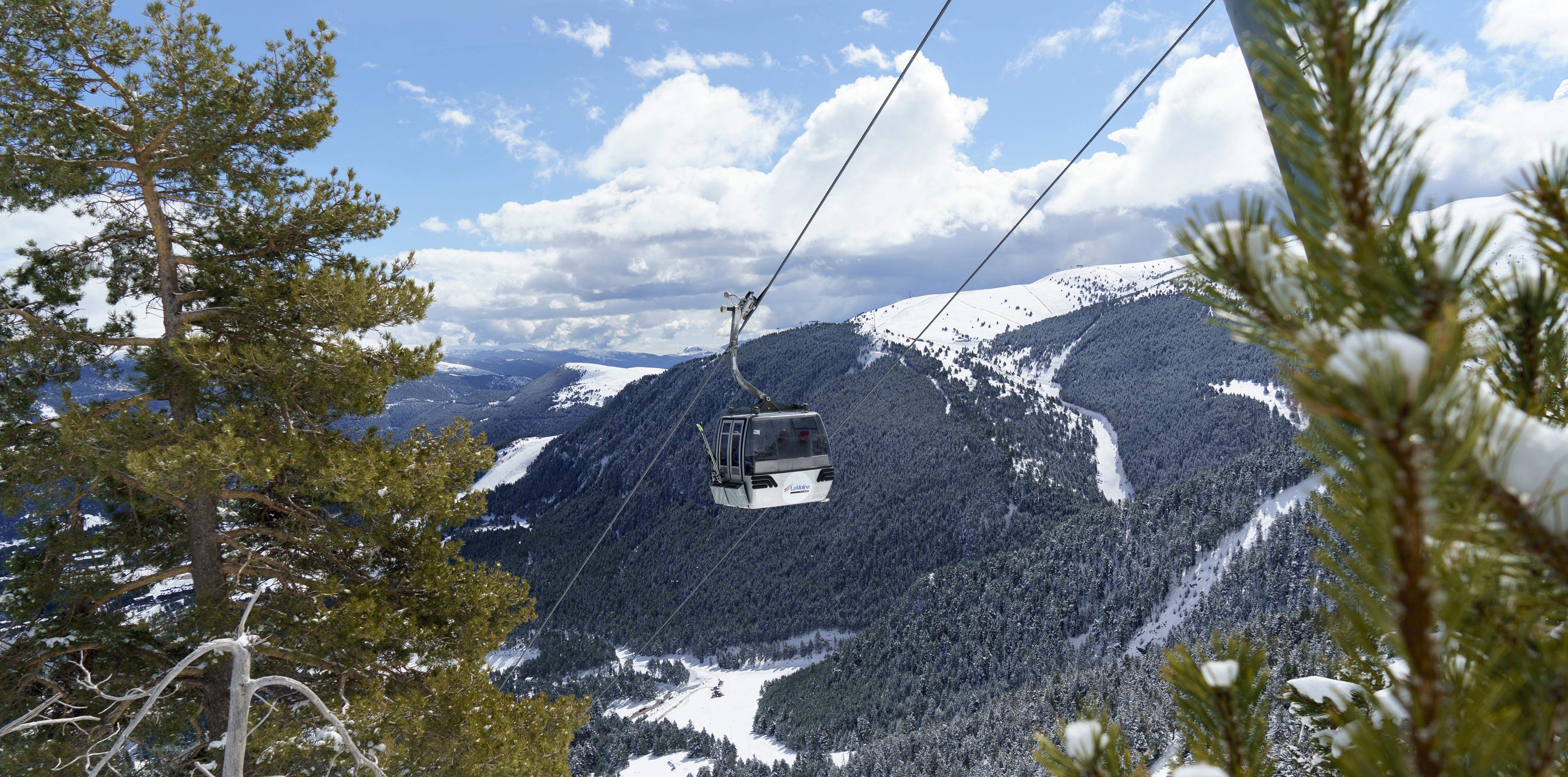 Gaudir d'un dia genial a la neu amb les vistes des del Telecabina. FOTO: ORIOL MOLAS