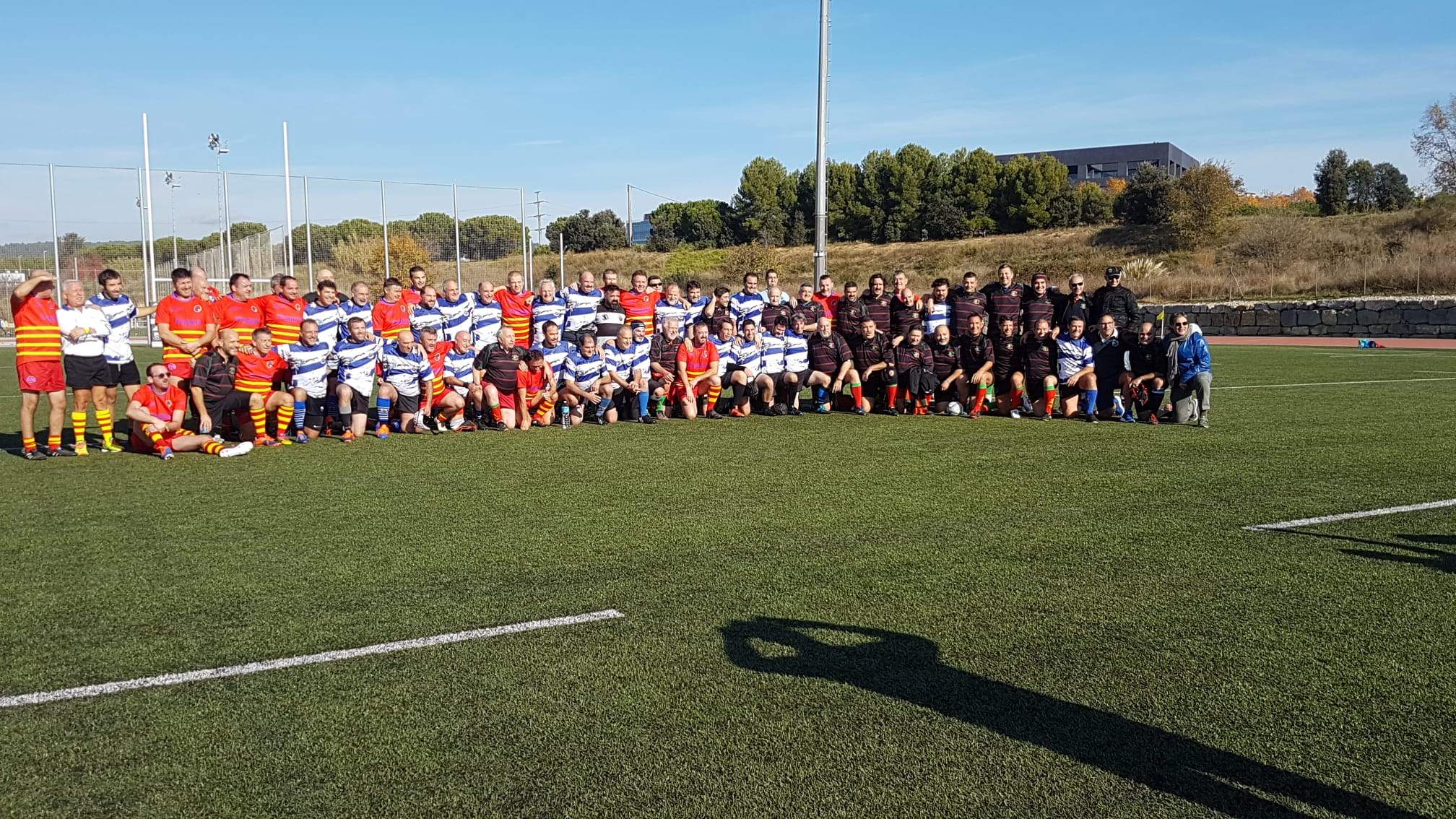 Els tres equips participants del 3r Torneig Internacional de Rugbi Veterans, que ha organitzat el XV Matusalem. FOTO: XV Matusalem