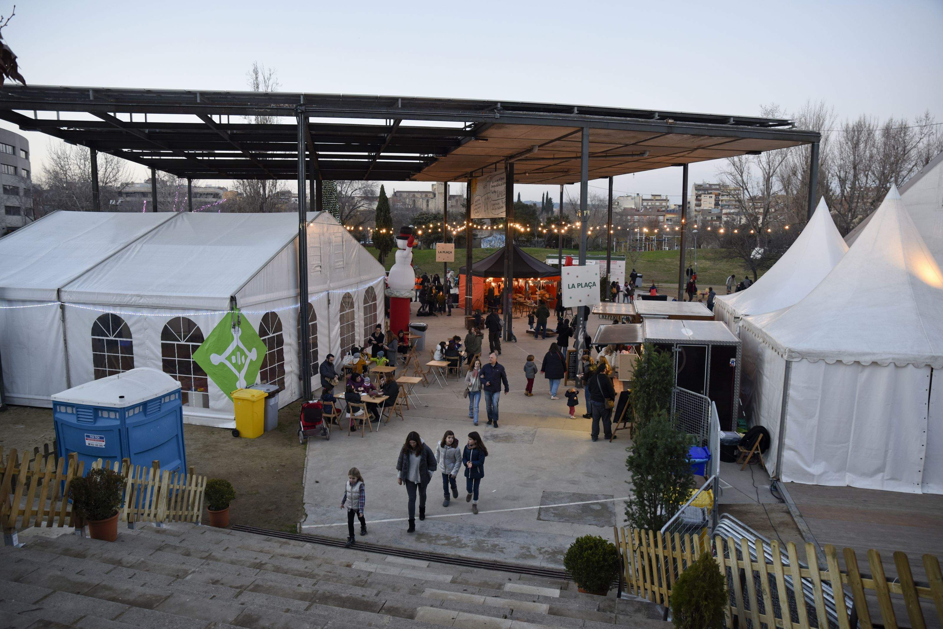 L'envelat de Nadal al parc de Ramon Barnils. FOTO: Bernat Millet