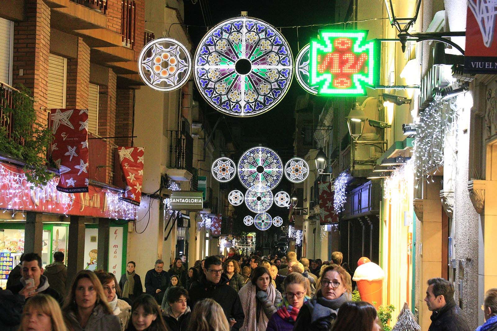 Un dels eixos comercials de Sant Cugat durant l'època de Nadal. FOTO: Lali Álvarez