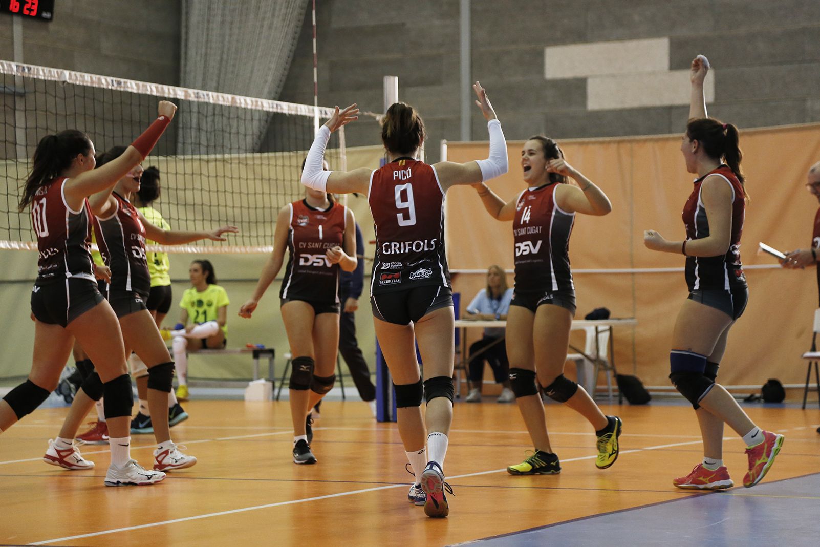 Partit de lliga volei femení DSV CV Sant Cugat B- IBSA CV CCO7. FOTO: Anna Bassa