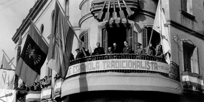 Nicolás Villar Recio parlant des de la seu de FET de las JONS a Cal Barbany, 1941. Fons Cabanas. Arxiu Municipal de Sant Cugat