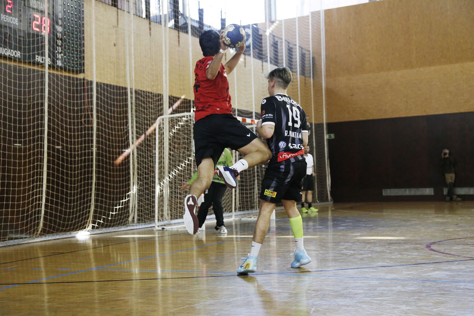 Partit de lliga handbol masculí CH Sant Cugat- BM La Roca. FOTO: Anna Bassa