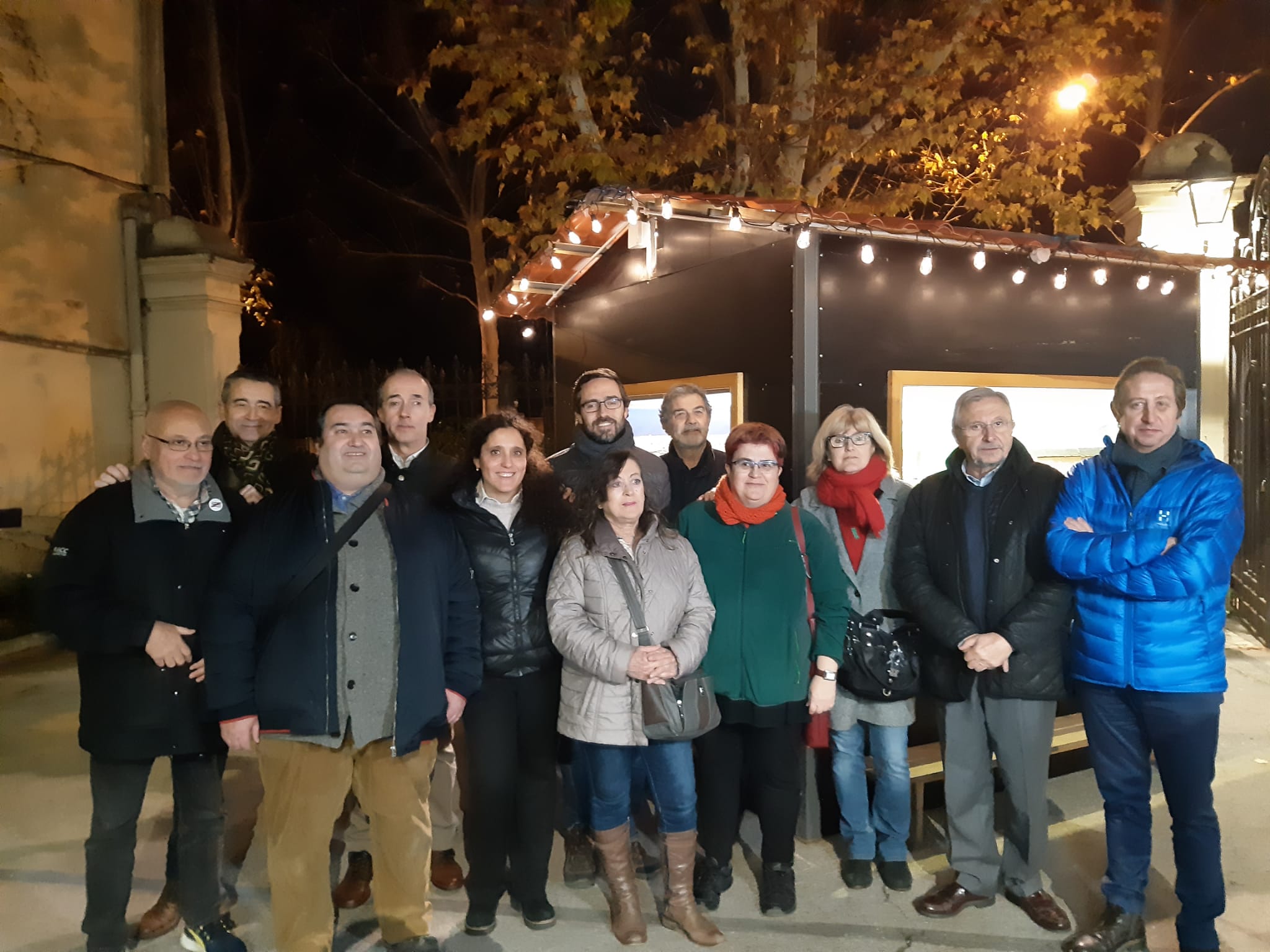 Foto de família, amb membres de l'Ateneu Santcugatenc i de l'Agrupació de Pessebristes de Sant Cugat. FOTO: Ferran Mitjà