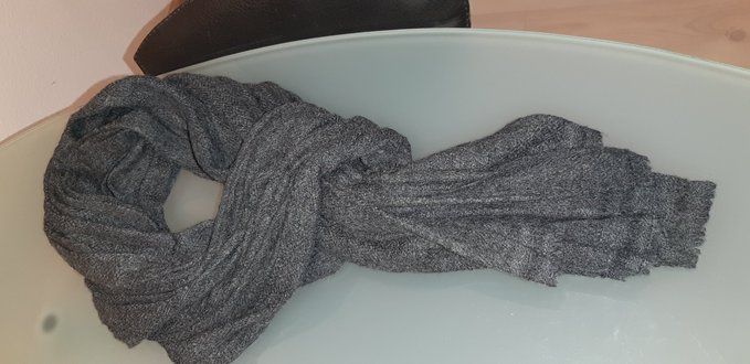 Pashmina similar al que ha perdut. FOTO: Cedida