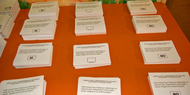 Butlletes a la consulta d'Arenys de Munt, la primera de la història sobre la independència. FOTO: Cedida