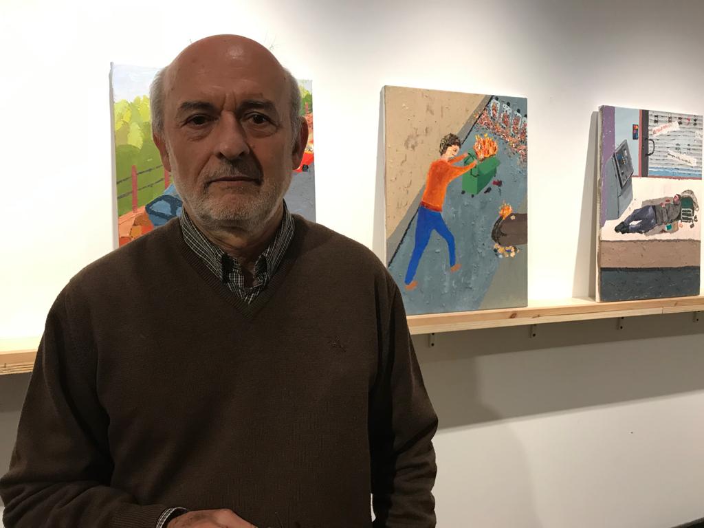 Mariano Martínez amb la seva obra al Centre d'Art Maristany. FOTO: C.Caballé