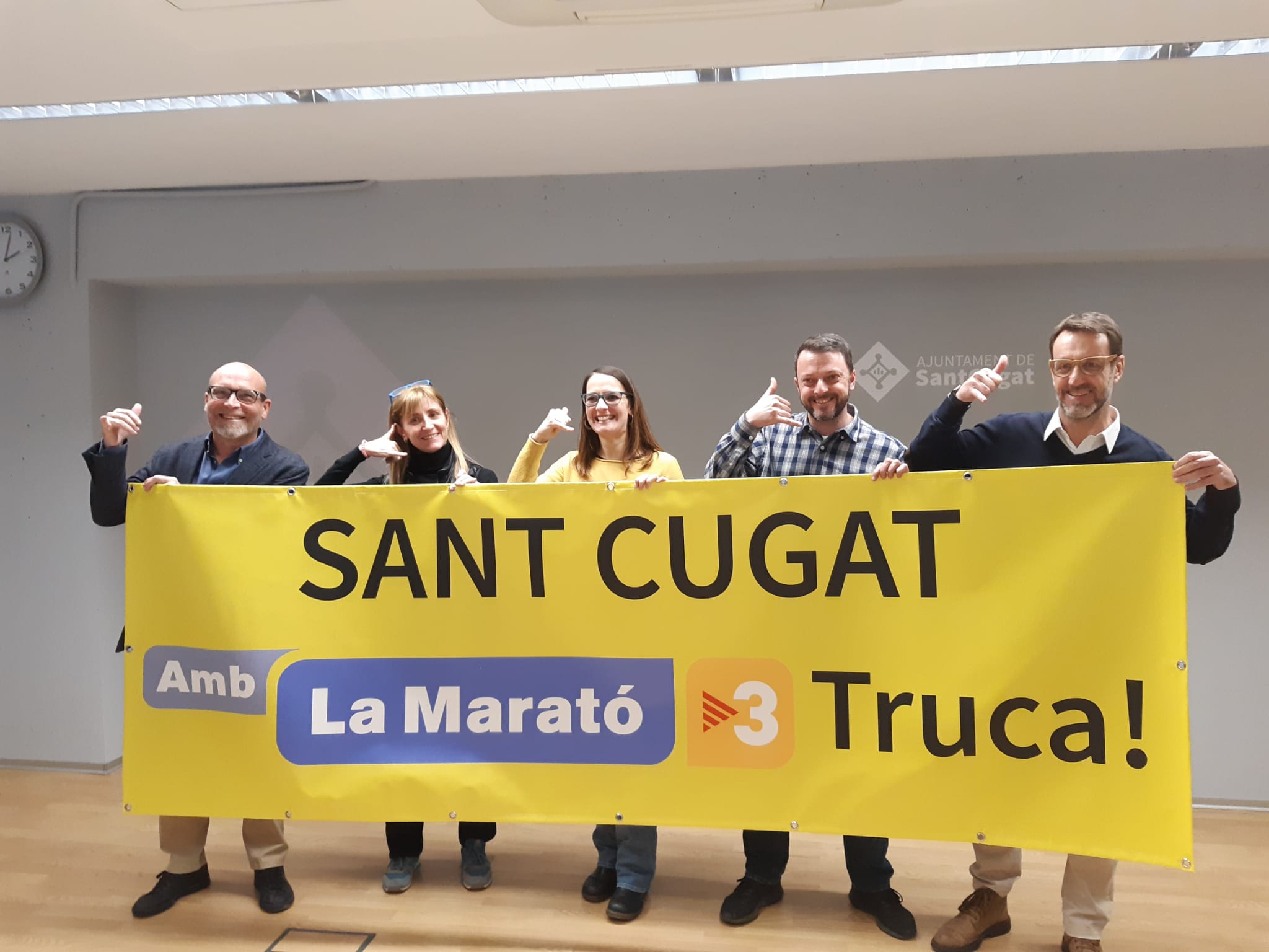 Representants del Club de Golf, de Fusió i de Pàdel Solidari amb la regidora Aristoy (al centre). FOTO: Ferran Mitjà