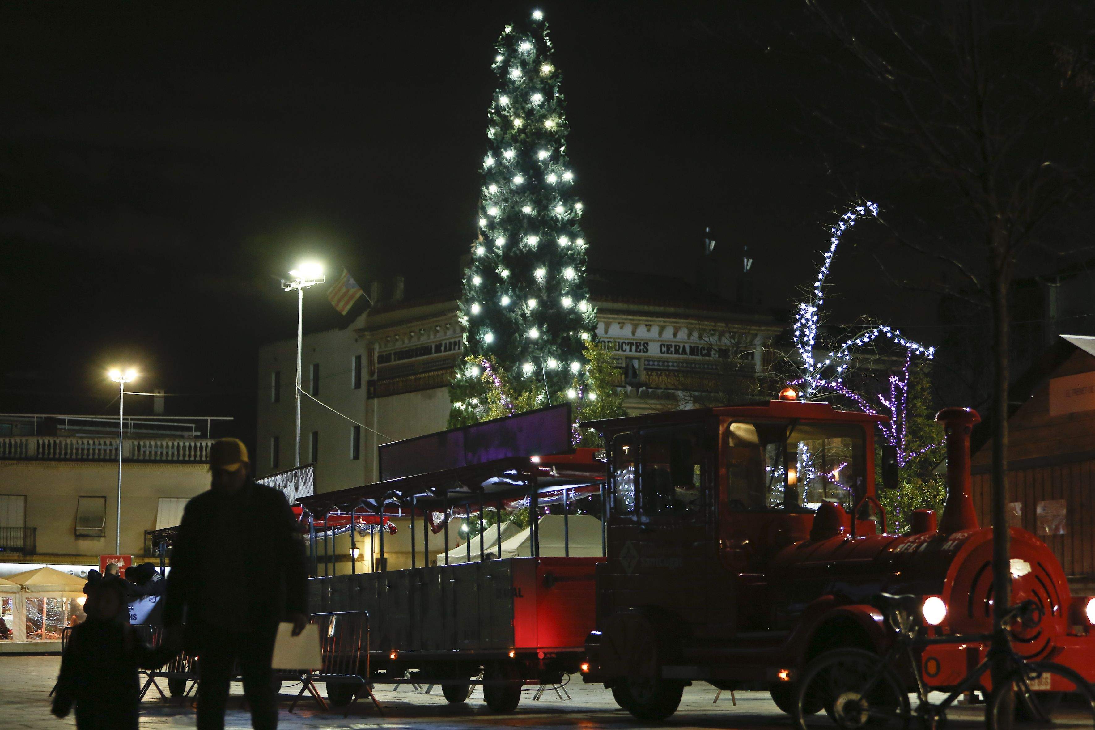 Les llums de NADAL als carrers de Sant Cugat. FOTO: Yves Dimant