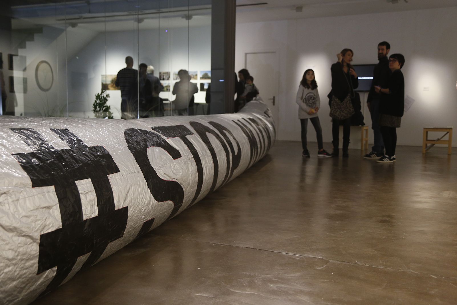 Inaguració de l'exposició "Polítiques del sòl" a cura de Christian Alonso. FOTO: Anna Bassa