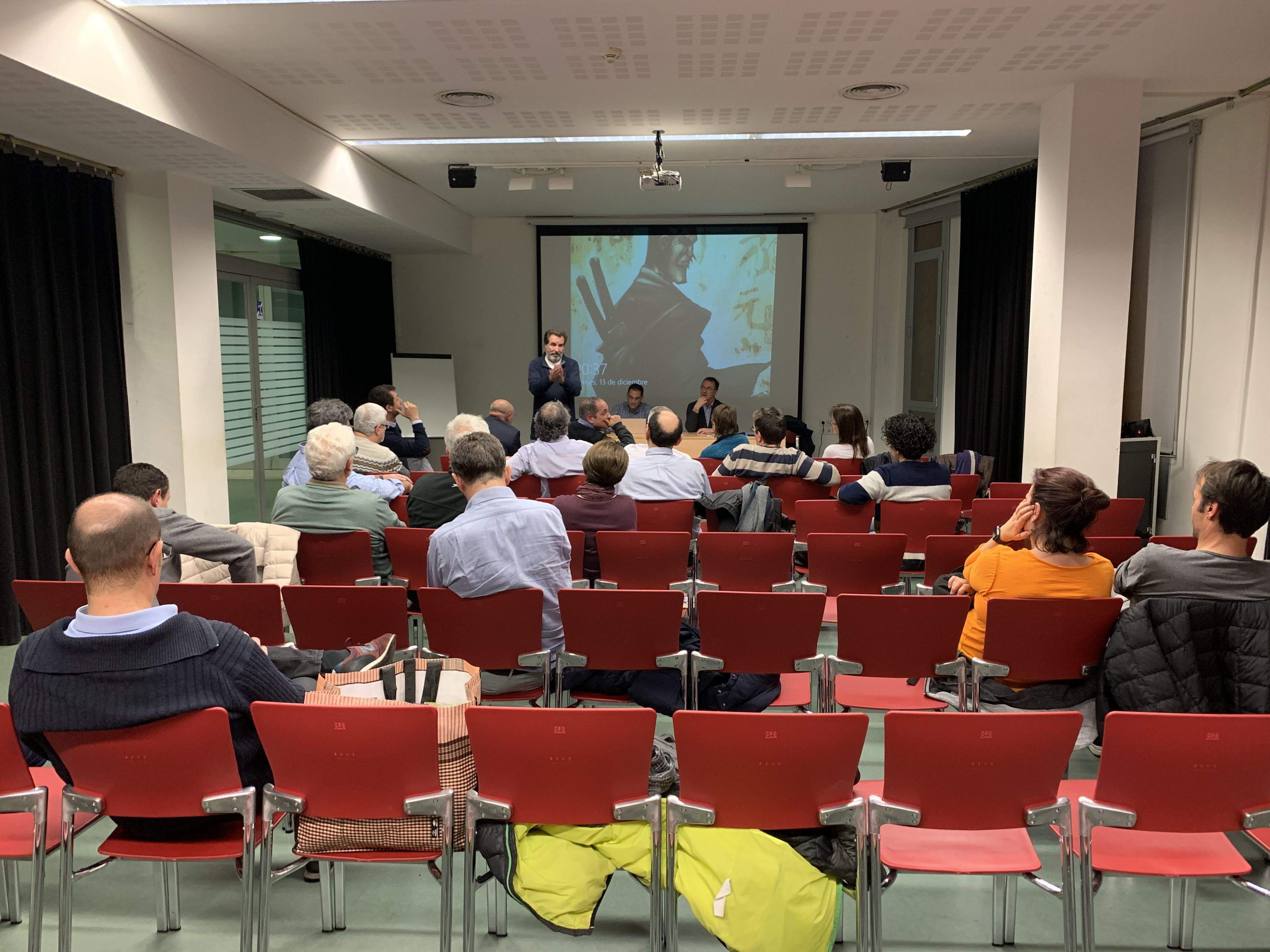 L'assemblea ordinària de socis del Club Handbol Sant Cugat d'aquest 13 de desembre, a la Casa de Cultura. FOTO: Àlex López Puig.