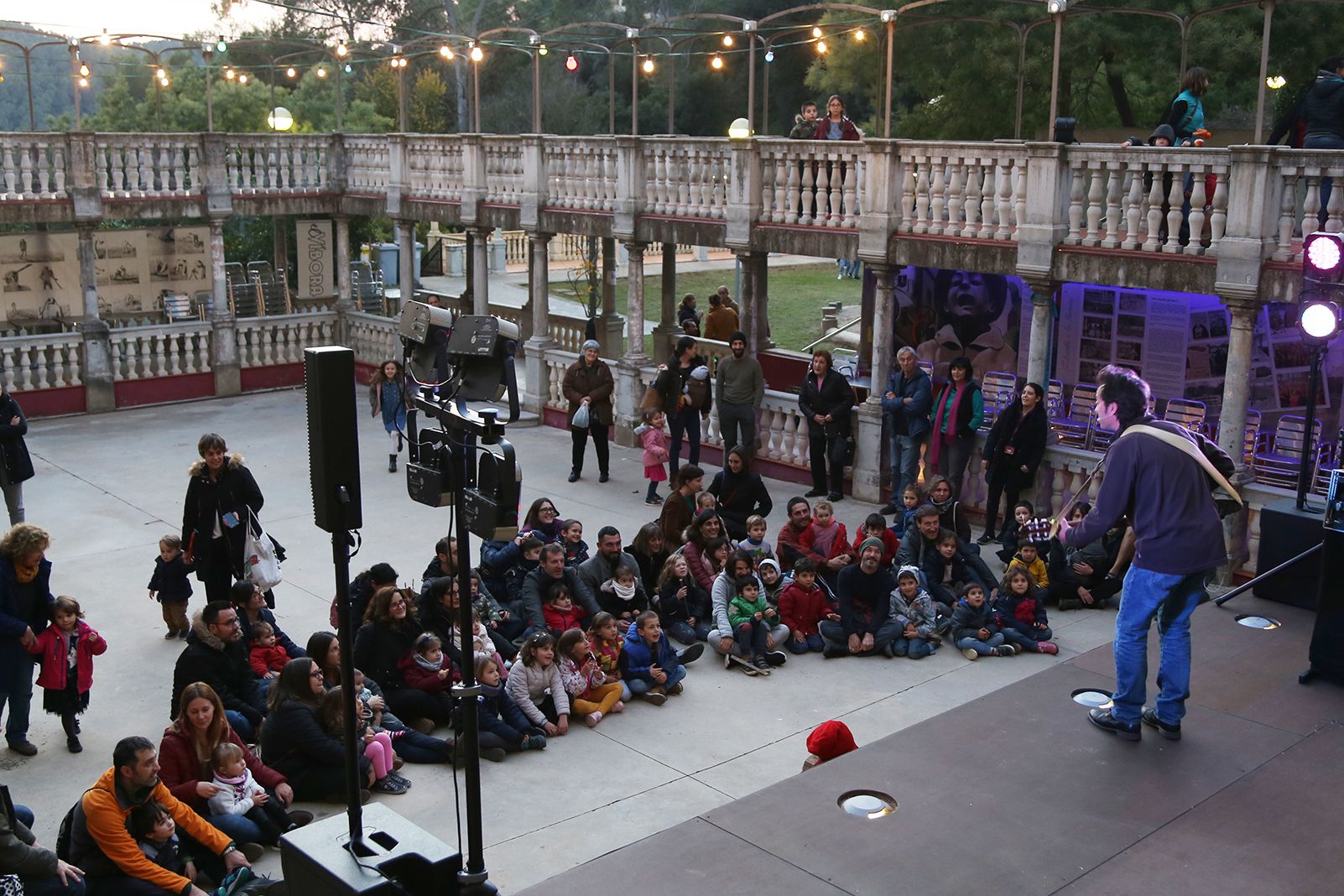 Espectacle per al caga tió a La Floresta. FOTO: Anna Bassa