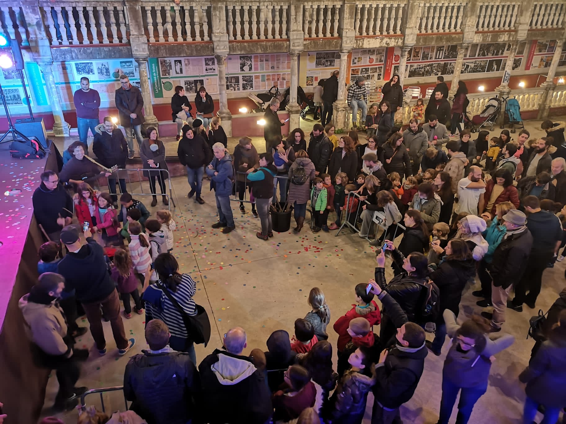 Cagada del Tió de Nadal a la Floresta. FOTO: Carles Merino