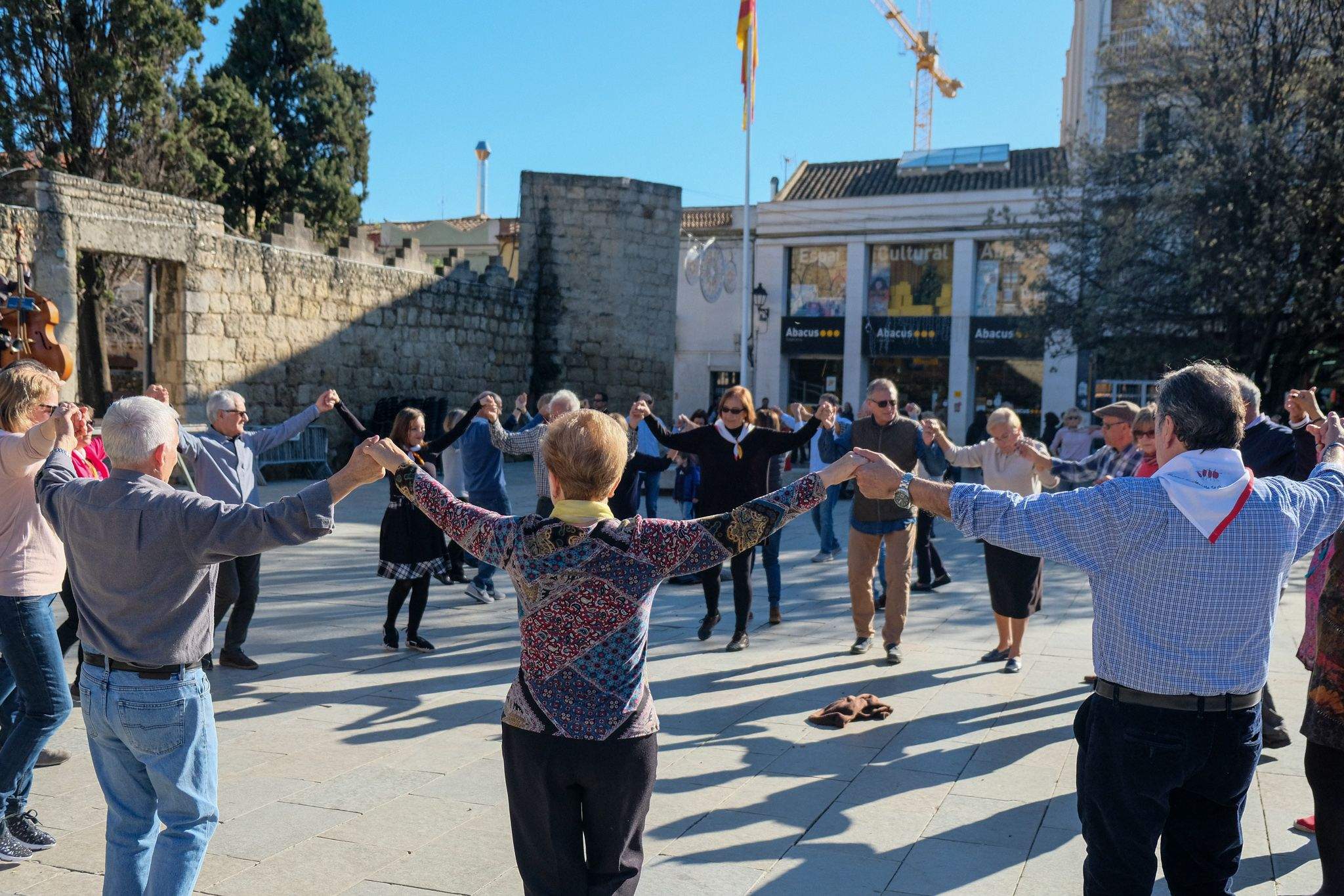 Ballada de Sardanes a la plaça d'Octavià. FOTO: Ale Gómez