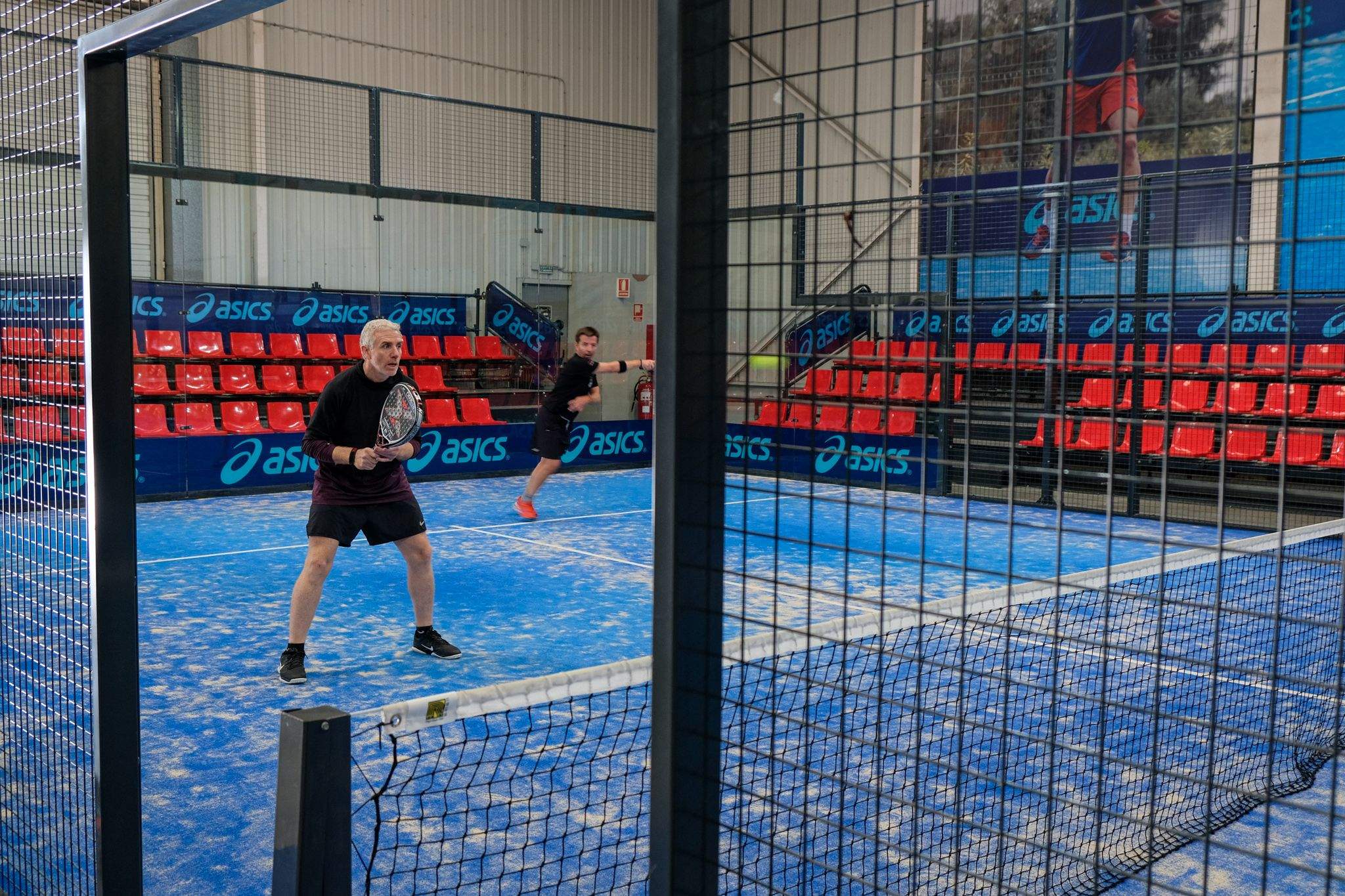 Torneig de pàdel al 'Pàdel Indoor DiR Sant Cugat' per la Marató. FOTO: Ale Gómez