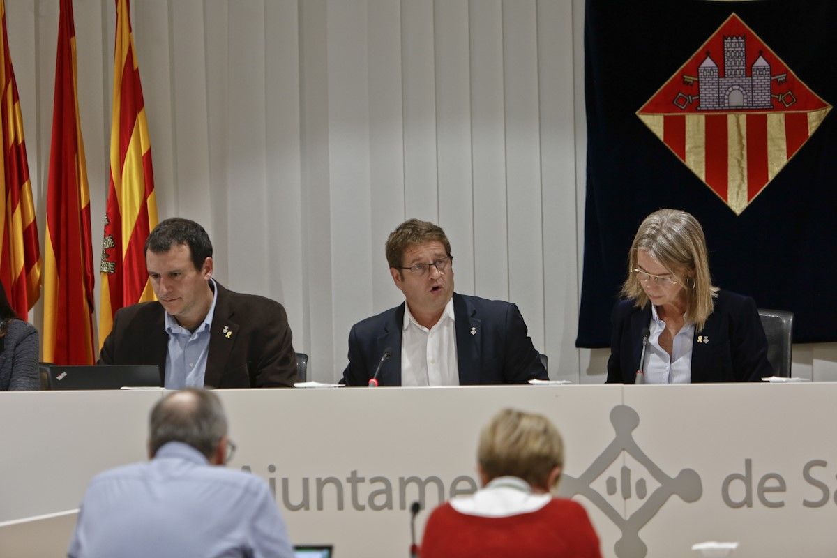 El tinent d'alcaldia d'Hisenda, Pere Soler, al centre FOTO: Yves Dimant