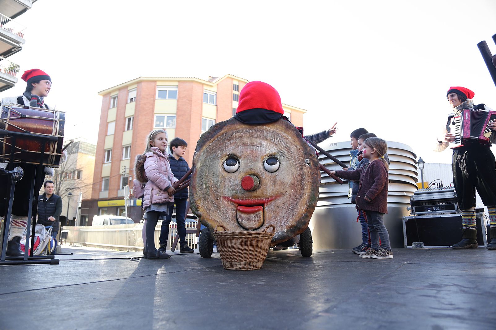 Cagada del tió amb taller de tions i animació infantil. FOTO: Anna Bassa