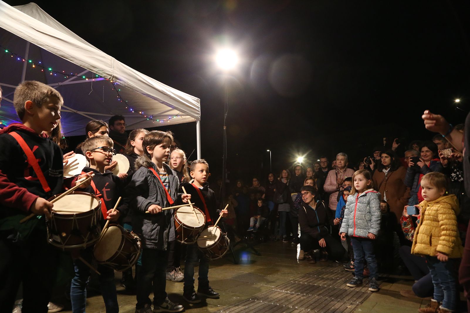Nadales al carrer de l'Escola de Música Tradicional. FOTO: Anna Bassa