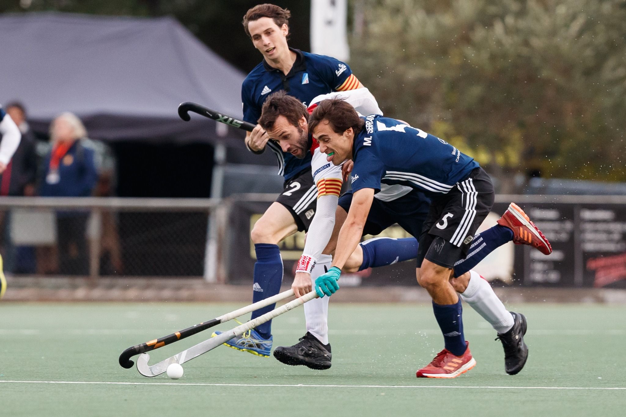 Acció del partit entre RC Polo i Junior FC. FOTO: Twitter RFEH.