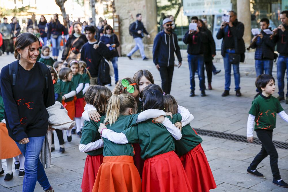 Sants Inocents de Nadal, ballada-cercavila de l'Esbart i l'Escola de Música Tradicional de Sant Cugat. FOTO: Yves Dimant