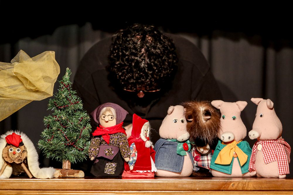 "El tres porquets i la caputxeta celebren el nadal" de Tian Cusidó, a Can Ninot. FOTO: Yves Dimant
