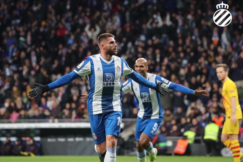 David López celebrant un gol davant el Barça en el derbi. FOTO: Pàgina web oficial del RCD Espanyol. 
