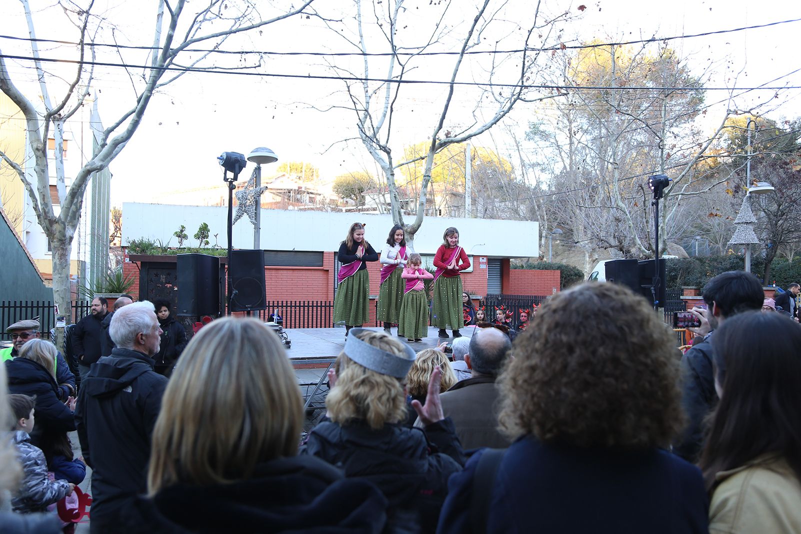 Balls per l'espera a l'arribada dels Reis. FOTO: Anna Bassa