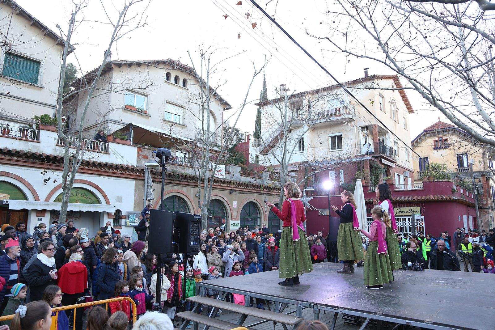Balls per l'espera a l'arribada dels Reis. FOTO: Anna Bassa
