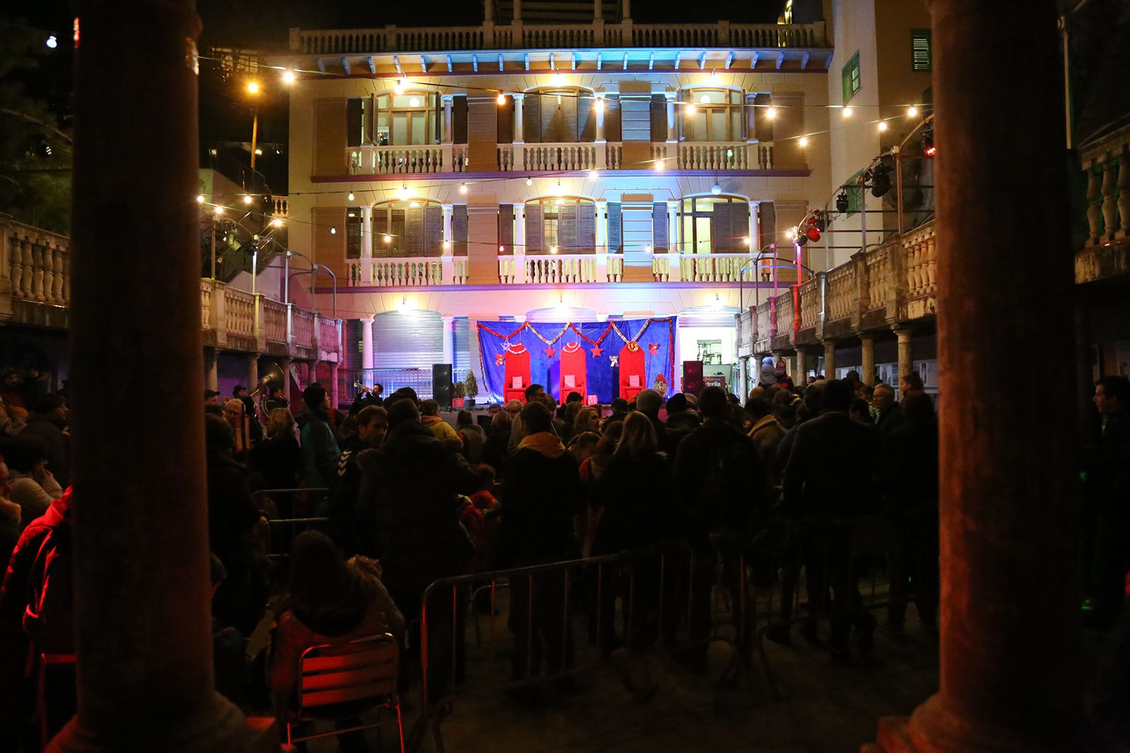 Xocolatada i música al Casino de la Floresta. FOTO: Anna Bassa