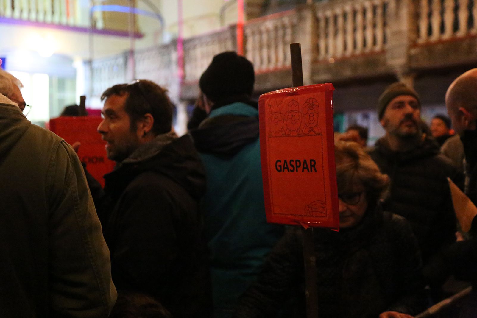 Esperant per donar la carta als Reis. FOTO: Anna Bassa