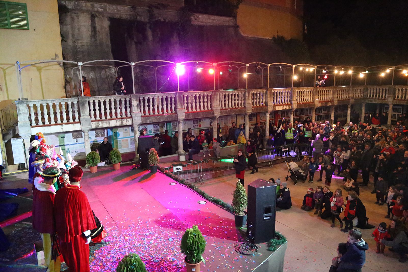 Esperant per donar la carta als Reis. FOTO: Anna Bassa