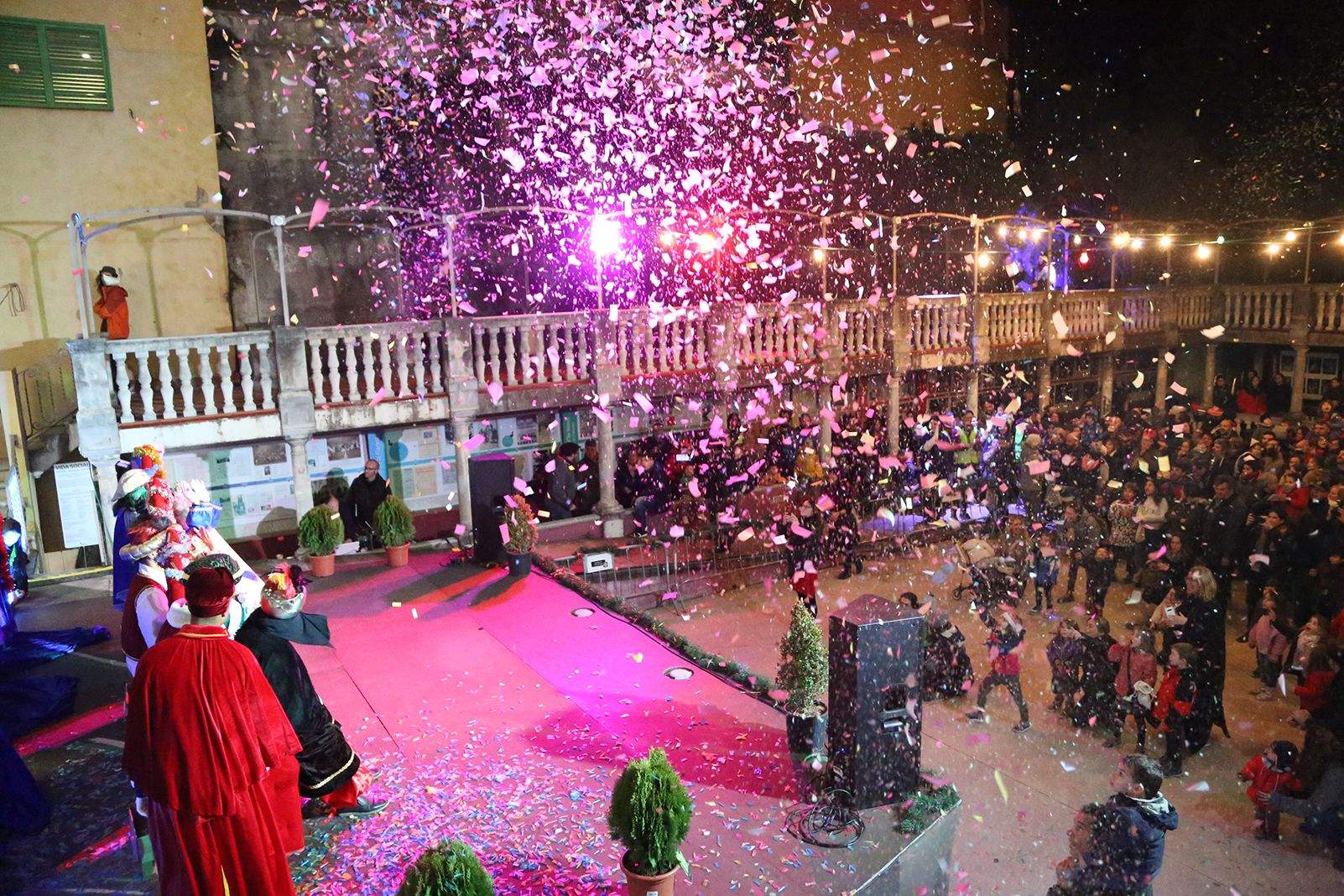 Esperant per donar la carta als Reis. FOTO: Anna Bassa