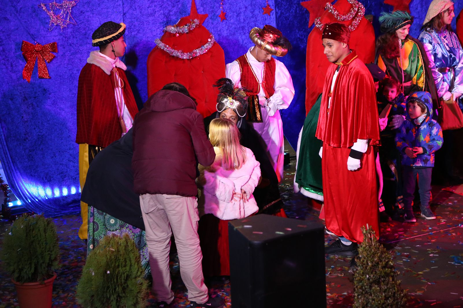 Donant la carta als Reis. FOTO: Anna Bassa