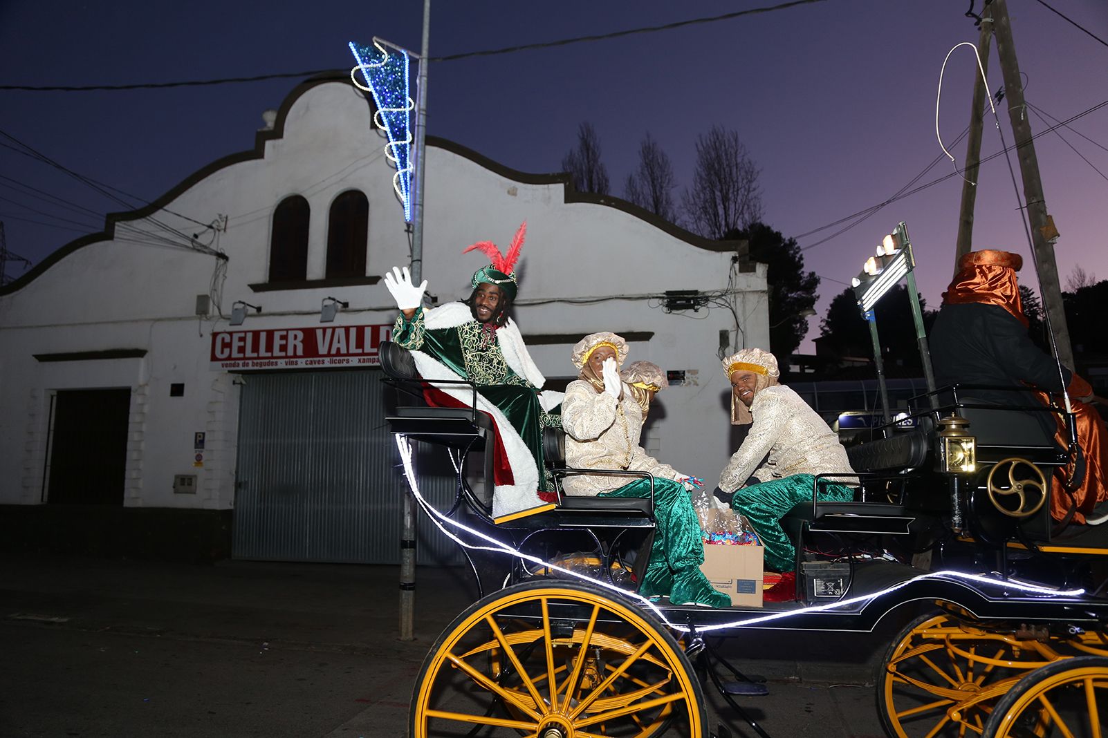 Cavalcada pels carrers de Valldoreix. FOTO: Anna Bassa
