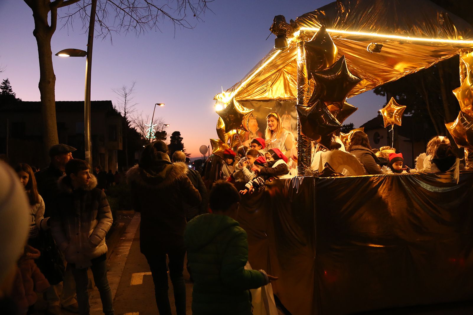 Cavalcada pels carrers de Valldoreix. FOTO: Anna Bassa