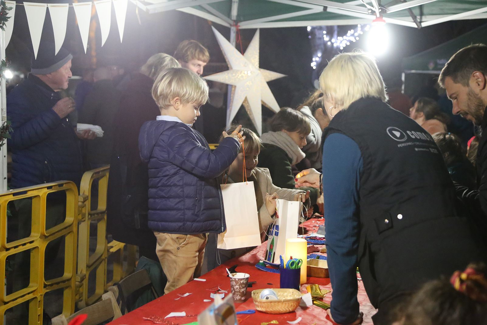 Tallers i xocolatada a Valldoreix. FOTO: Anna Bassa