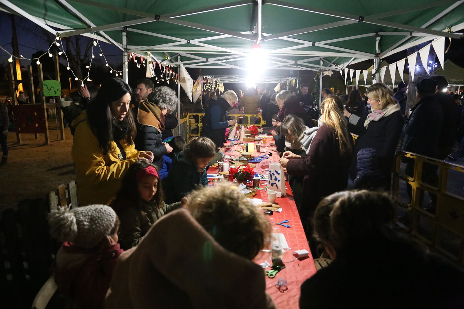 Tallers i xocolatada a Valldoreix. FOTO: Anna Bassa