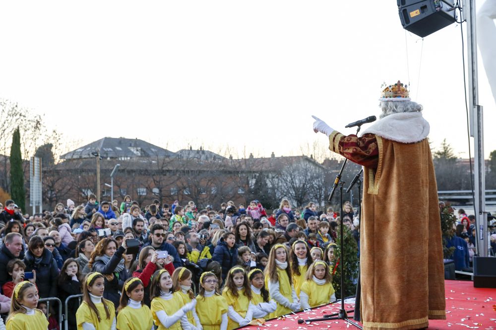 Discurs de Melcior després de la seva arribada a Sant Cugat per protagonitzar la cavalcada de Reis. FOTO: Yves Dimant