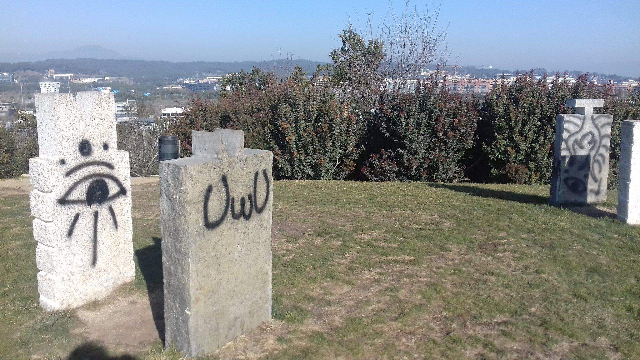 Imatge de l'estat de l'escultura compartida per @raulgrange